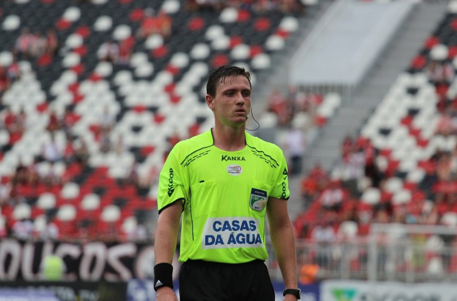 rbitro do jogo entre Corinthians e Fortaleza esteve presente na estreia de Rger Guedes