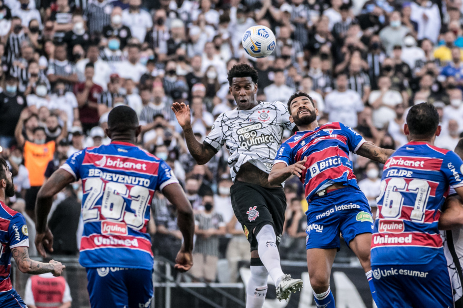 Gil se torna o terceiro jogador do Corinthians com mais jogos na Neo  Química Arena; clube parabeniza