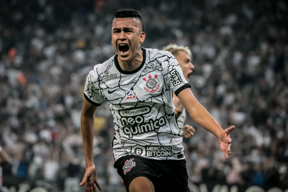 No Brasileiro 2021, o Corinthians venceu o Fortaleza jogando em casa com gol de Cantillo