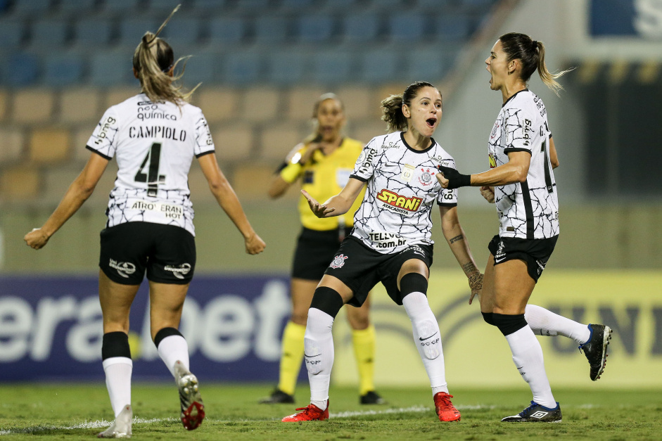 Erika chegou a quatro gols pelo Corinthians na temporada