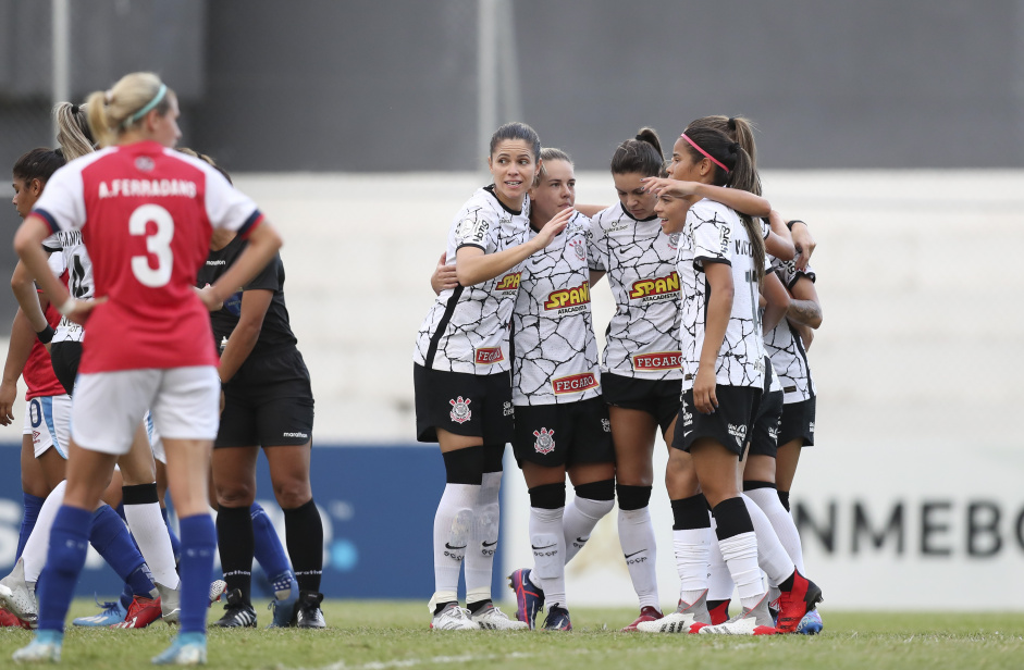 Corinthians goleou o Nacional do Uruguai pela Libertadores