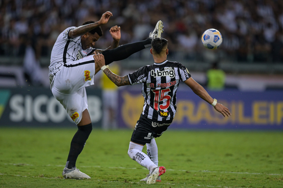Corinthians foi derrotado pelo Atltico Mineiro na noite desta quarta-feira