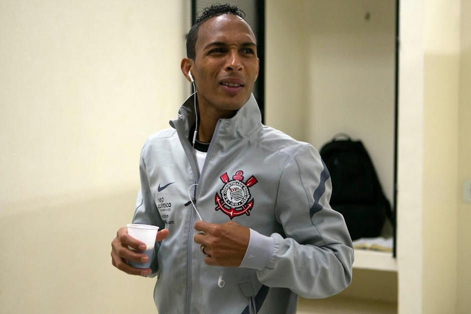 O ex-jogador Lidson falou sobre Renato Augusto como centroavante e pincelou sobre o momento de Sylvinho no Corinthians