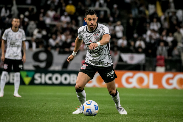 Giuliano marcou o primeiro gol da vit�ria do Corinthians por 3 a 2 contra o Cuiab�