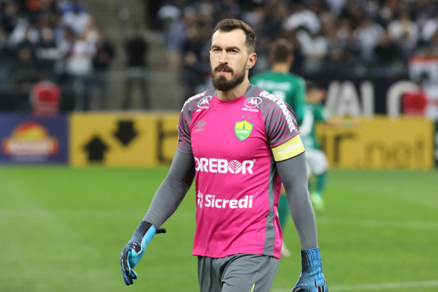 Walter foi titular na equipe do Cuiabá que enfrentou o Corinthians neste sábado