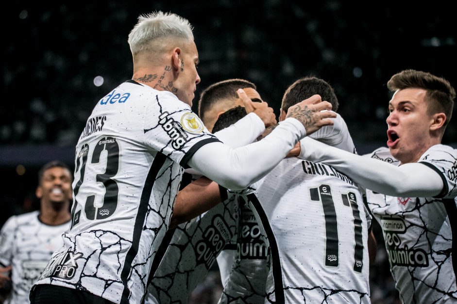 Corinthians tenta voltar a vencer fora de casa nesta quarta-feira