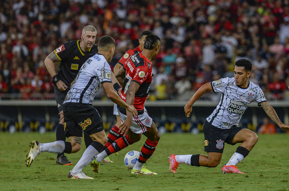Corinthians tropea e deixa chance de chegar ao G4 escapar nesta quarta-feira
