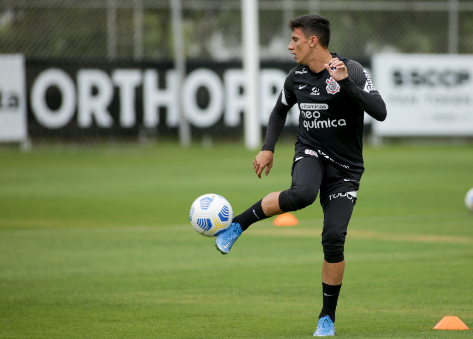 Gustavo Mantuan durante o treino do Corinthians na tarde desta sexta-feira