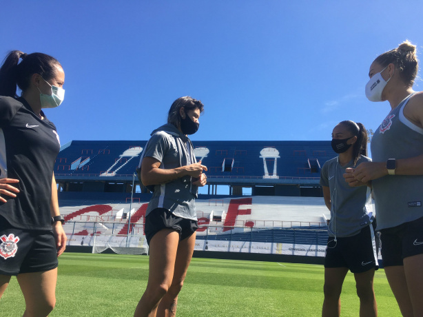 Atletas e comiss�o conheceram o palco da final da Libertadores neste s�bado