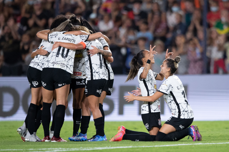 Jogos do time feminino do Corinthians seguirão sem presença de