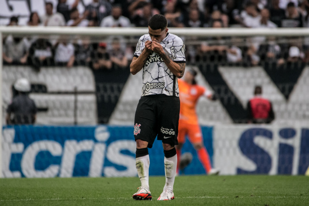 Gabriel comemorou bastante o gol contra o Santos
