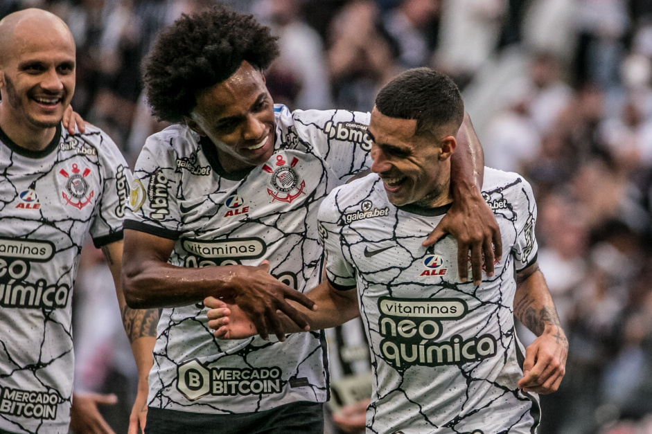 Gabriel marcou o segundo gol do Corinthians contra o Santos