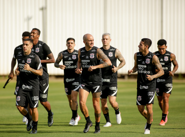 Titulares treinaram com bola nesta ter�a-feira, no CT Joaquim Grava