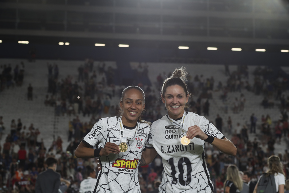 Adriana e Gabi Zanotti so duas das corinthianas no time ideal da Libertadores Feminina