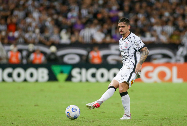 Fagner deixou o campo e não estava na marcação de Yony no lance do gol porque alegou cansaço