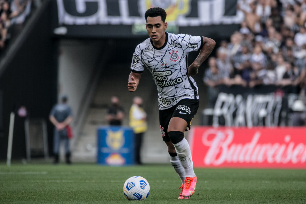 Du Queiroz e F�bio Santos foram dois dos destaques do Corinthians contra o Athletico-PR