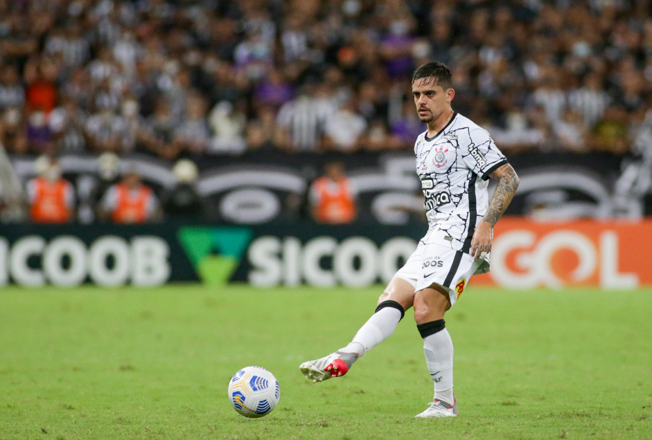 Fagner deve ser titular na partida entre Corinthians e Athletico-PR deste domingo