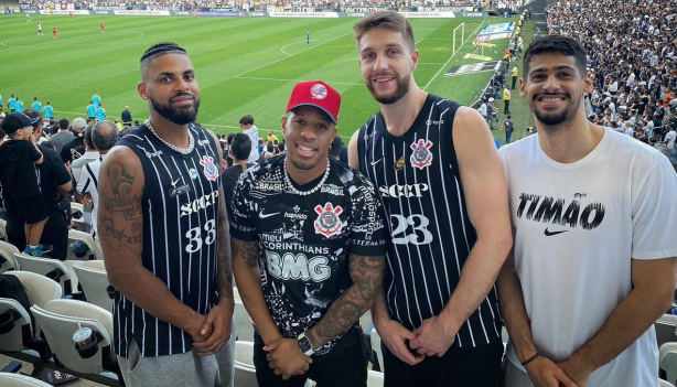 Malcolm Miller, Fuller, Siewert e Pedro Nunes assistiram o jogo entre Corinthians e Athletico-PR da Neo Qu�mica Arena