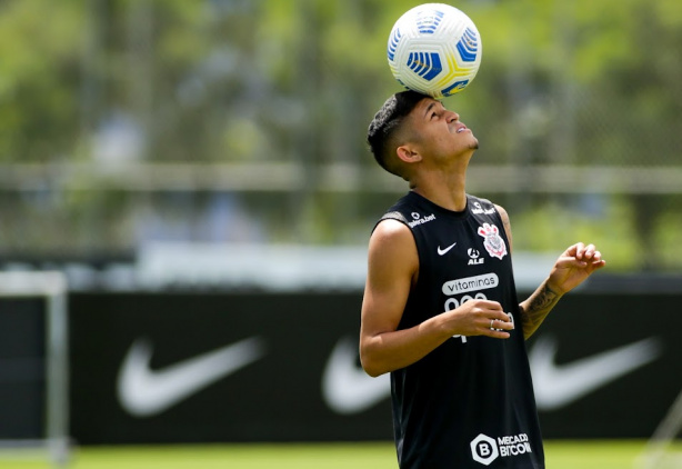 Adson não entra em campo desde o dia 1º de novembro