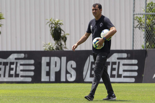 Carille teve duas passagens pelo Corinthians e deixou o clube "brigado" com o ex-presidente Andr�s Sanchez