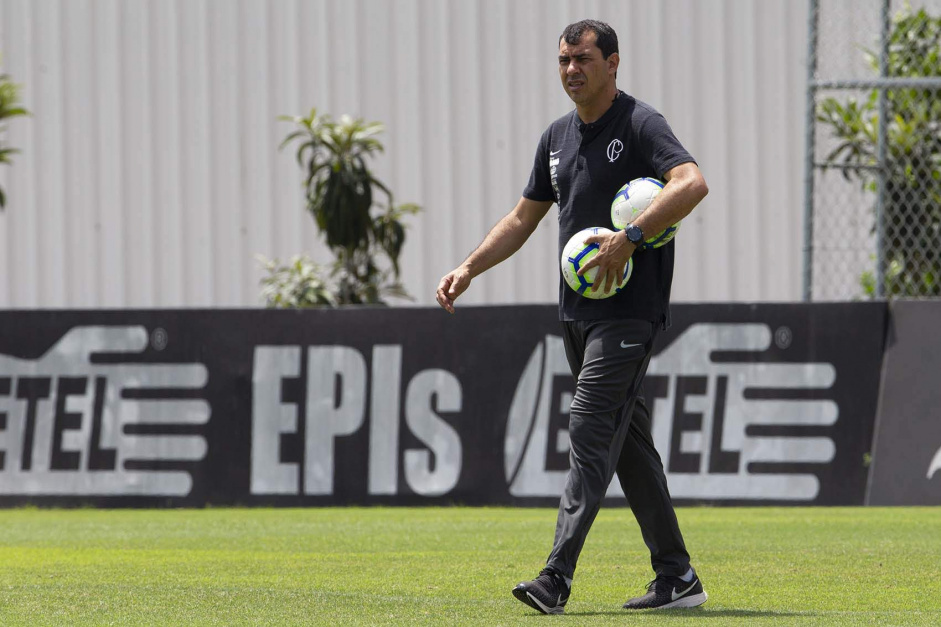 Carille teve duas passagens pelo Corinthians e deixou o clube "brigado" com o ex-presidente Andrés Sanchez