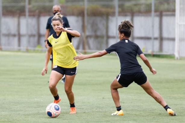 Seleção feminina encerra último período de preparação no Brasil