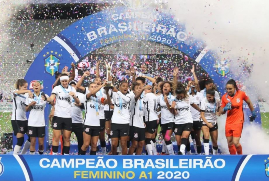 Atual tricampeo brasileiro, Corinthians levantou o bicampeonato h exatamente um ano