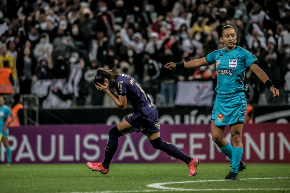 Adriana marcou o gol do título na final do Paulistão contra o São Paulo