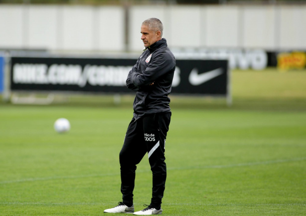 Sylvinho falou sobre a necessidade de refor�ar o Corinthians para a temporada 2022