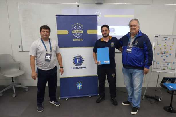 Arthur Elias concluiu a Licen�a Pro da CBF