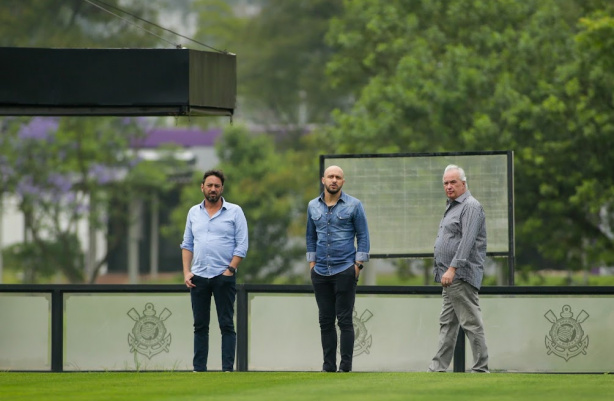 Duilio Monteiro, Alessandro Nunes e Roberto de Andrade representam a cúpula corinthiana por trás do planejamento