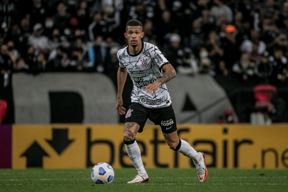 João Victor ''ignora'' interesse do Benfica e reforça desejo de fazer história no Corinthians