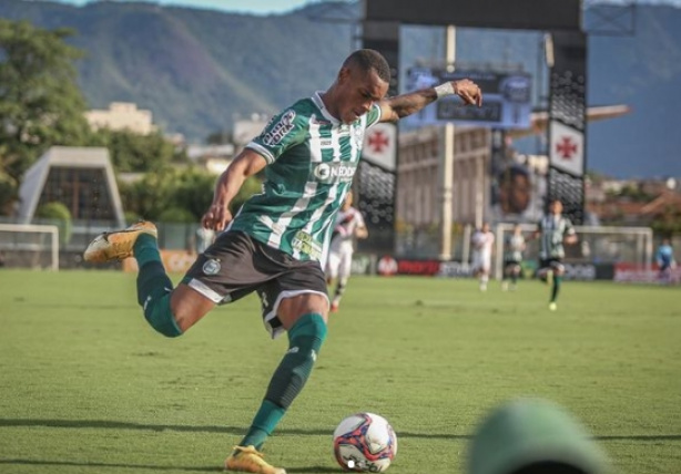 Flamengo acerta empréstimo de Rafael Santos com Apoel