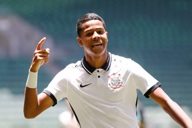 Wesley celebra convivência com jogadores experientes no Corinthians e cita  maiores ídolos no futebol