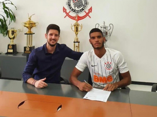 John Lessa chegou por emprstimo ao Corinthians em outubro de 2020; jogador pertence ao Vitria