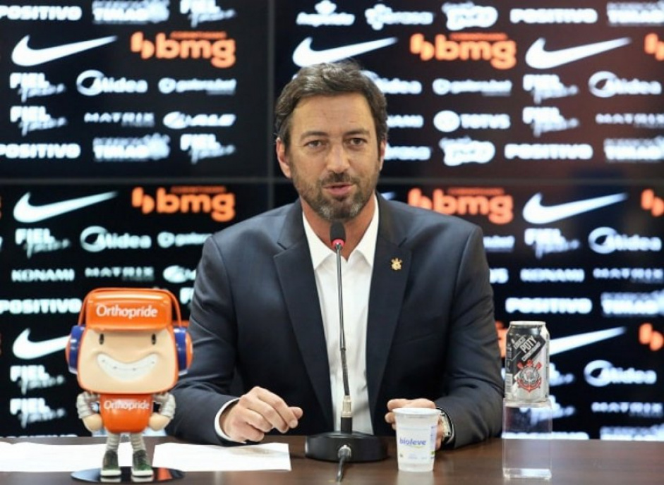 Dificuldade com trio de centroavantes não causa frustração no Corinthians