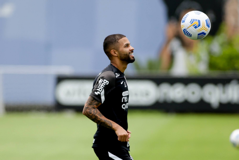 Vitinho agradeceu o Corinthians e falou sobre a oportunidade de jogar em um novo clube