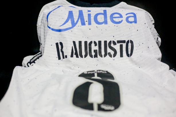 Midea foi um dos patrocinadores a deixar o Corinthians; j� a Positivo n�o descarta retornar � camisa do Tim�o