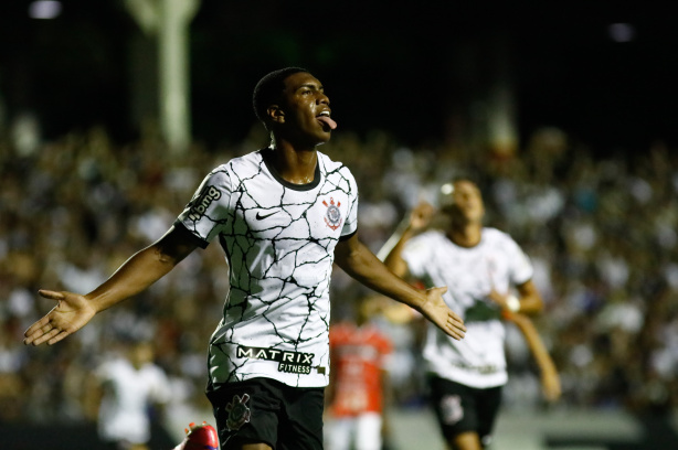 Felipe Augusto fez o primeiro gol do Corinthians na classificação para a próxima fase da Copinha