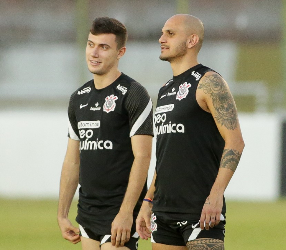 Lucas Piton (reserva) e Fbio Santos (titular) so as opes para a lateral esquerda do Corinthians em 2022