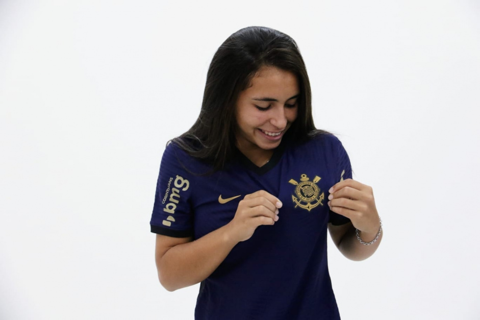 Meia Mariza foi o segundo reforo anunciado pelo Corinthians Feminino para 2022