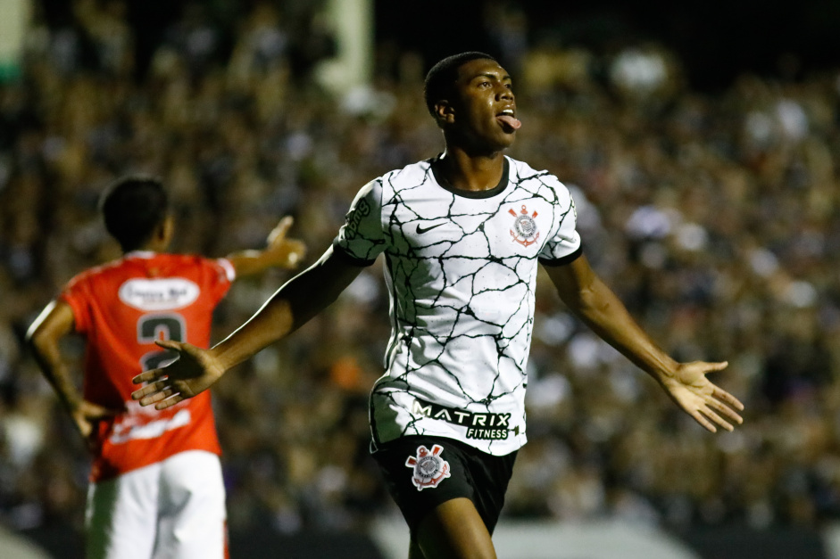 O centroavante brilhou no segundo jogo do Corinthians na Copa So Paulo