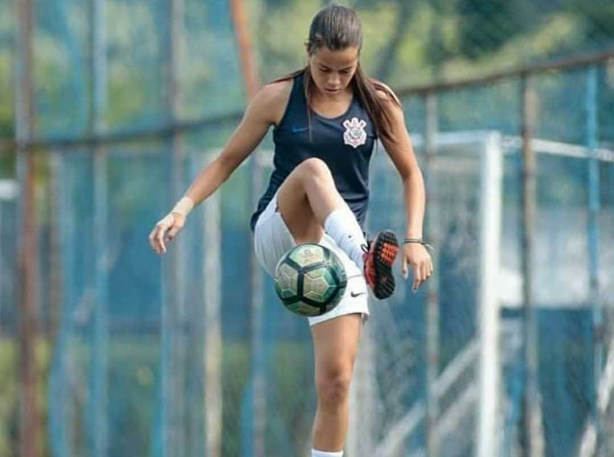 Ellen � um dos  destaques da categoria de base feminina do Corinthians e passar� um tempo com o time principal