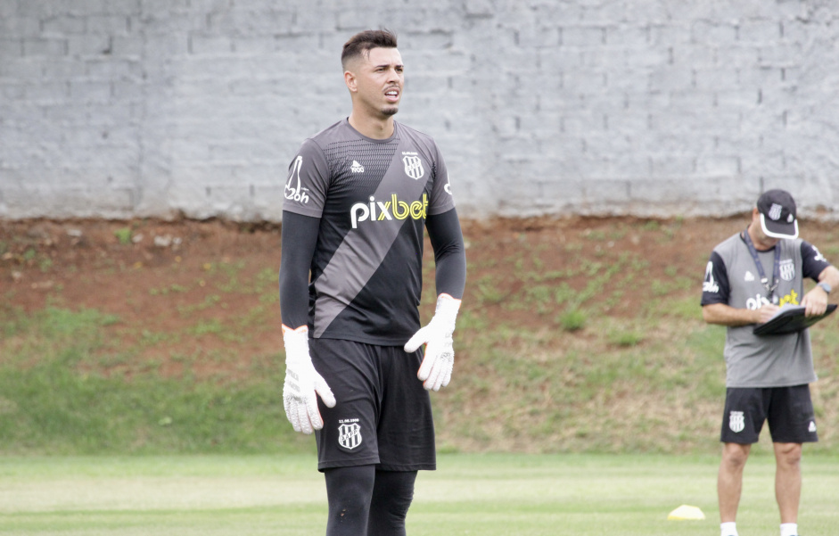 Ivan foi liberado para exames e deve assinar com o Corinthians em breve