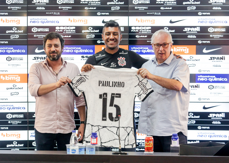 Paulinho foi apresentado oficialmente nesta sexta-feira