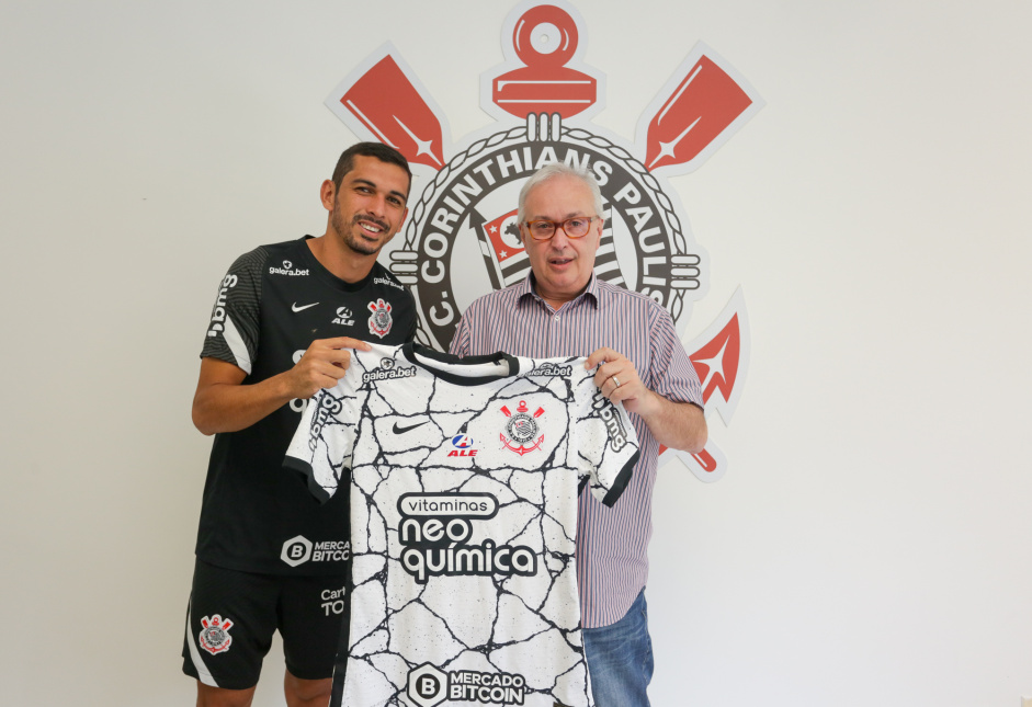 Bruno Melo foi anunciado oficialmente pelo Corinthians nesta segunda-feira