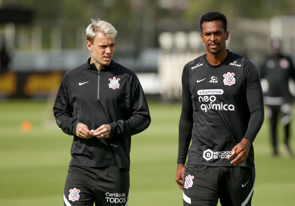Róger Guedes e Jô durante mais um treino do Corinthians