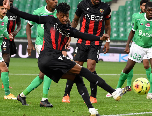 Emprestado pelo Nice-FRA, Robson Bambu está perto de ser anunciado pelo Corinthians; com a chegada do jogador, o clube passará a ter oito zagueiros sob contrato