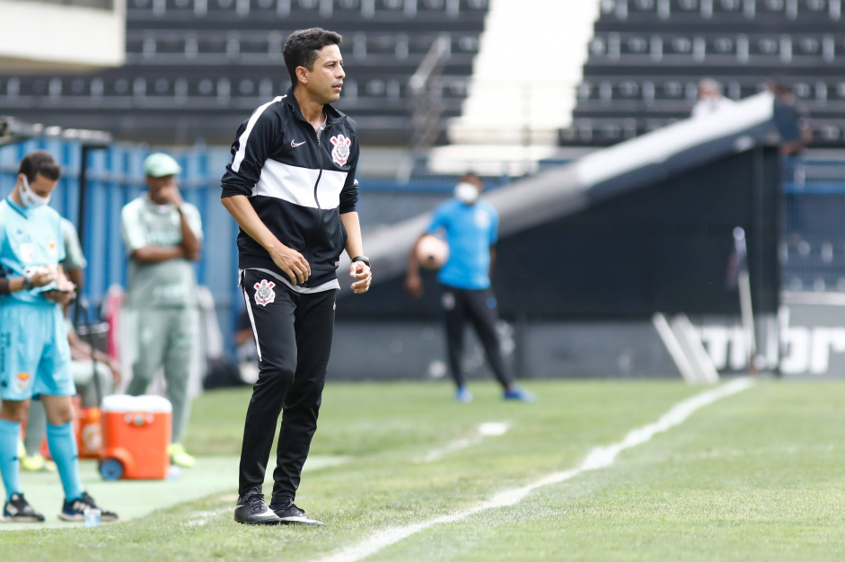 Gustavo Almeida pode deixar o Corinthians depois de confusão na base
