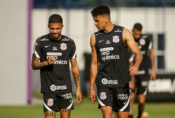 Vitinho e Léo Santos são dois dos atletas que estão emprestados pelo Corinthians